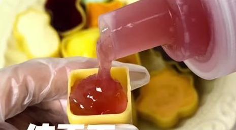 叫停的网红零食既是三无又有致癌风险J9数字平台别买也别吃！被人民日报(图2)