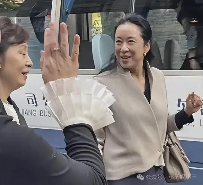 玲玲此生最骄傲的事情不是两次嫁入豪门九游会真人游戏第一品牌万万没想到朱(图6)